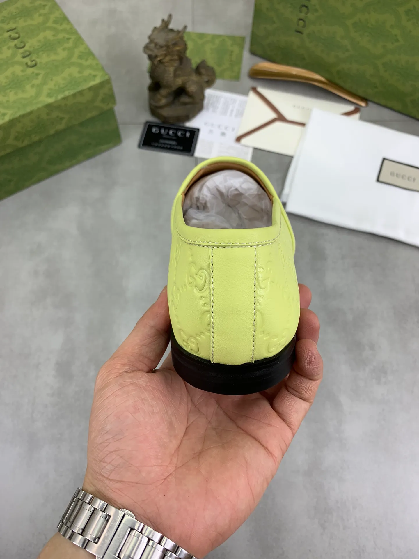 Men's Men's Shoes 💰P500💰【New Style】Water-dyed Niuli Gucci's most popular selection of lazy slip-on leather shoes (Gucci) official website latest Gucci lazy leather shoes, hot style 💥 simple and elegant style, exclusive for trendy men. Unique official website latest brand original double G embossing Elements 👑 Original Gucci decoration, fashionable and elegant, fabric original calfskin ✅ fully imported first-layer cowhide lining, official website designated wear-resistant, rubber business outsole, classic model taken at the counter in real life 🎬38-44 Various colors available